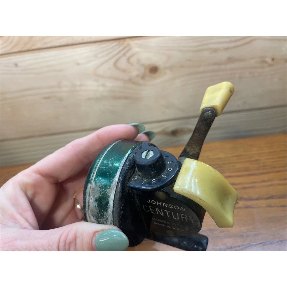 Vintage Johnson Century Model 100B Fishing Reel Made In USA